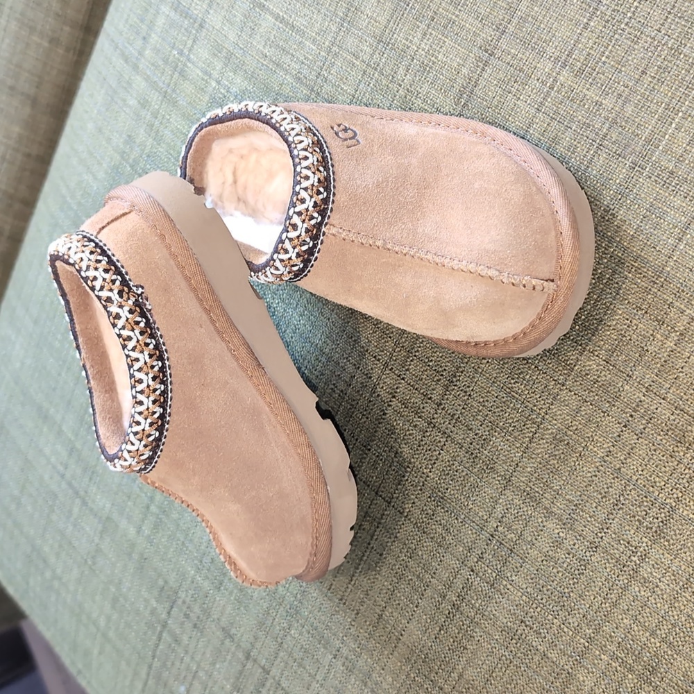 UGG Kids' Tasman II Embroidered Slipper